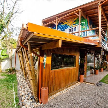 Hostel Quintal Do Rosa Прайя-ду-Роза Экстерьер фото